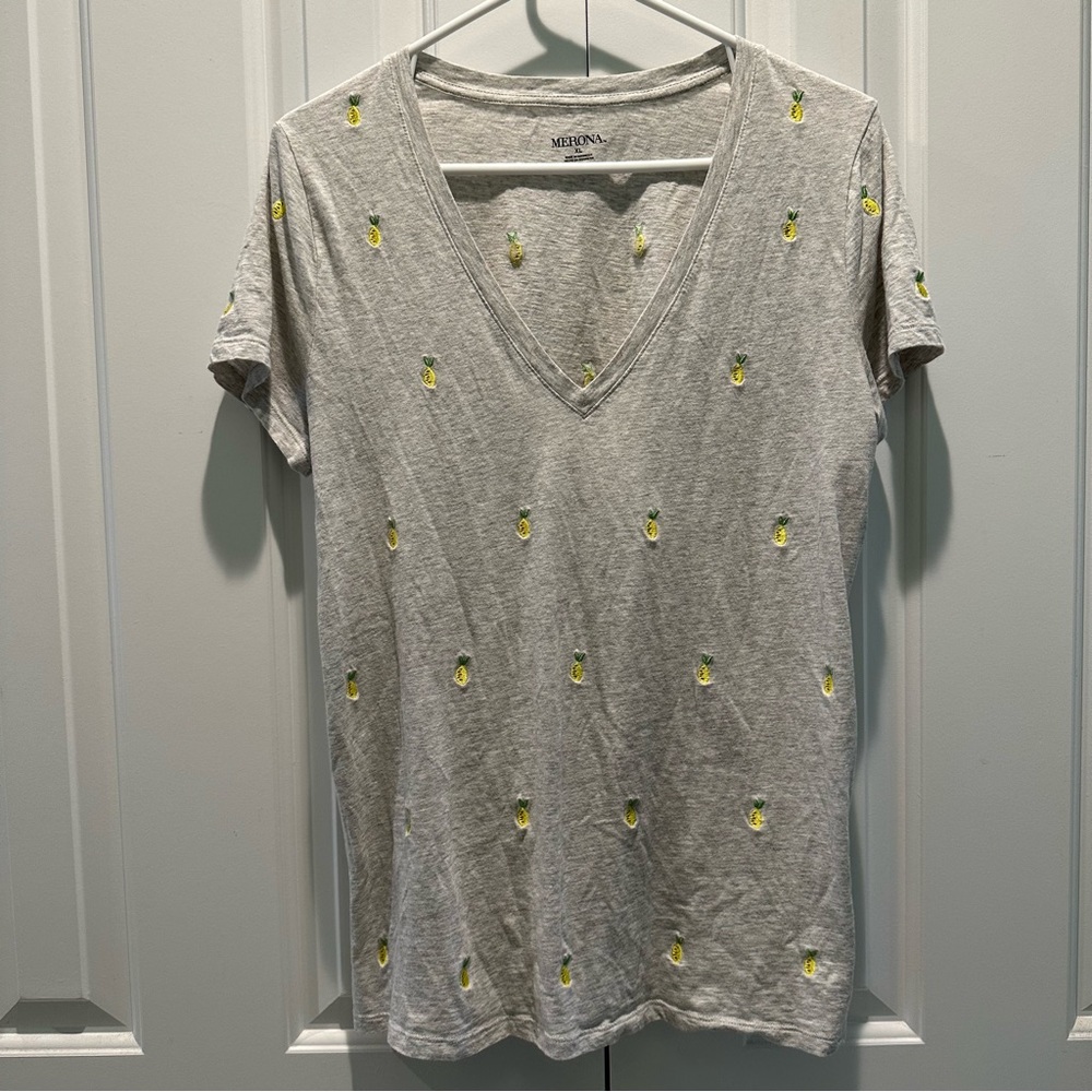 Merona Pineapple V-neck Tee T-shirt Embroidered Details Fruit Top XL